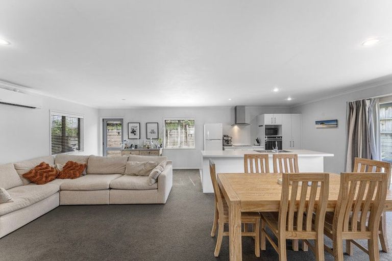 Photo of property in 5b Nielsen Place, Massey, Auckland, 0614