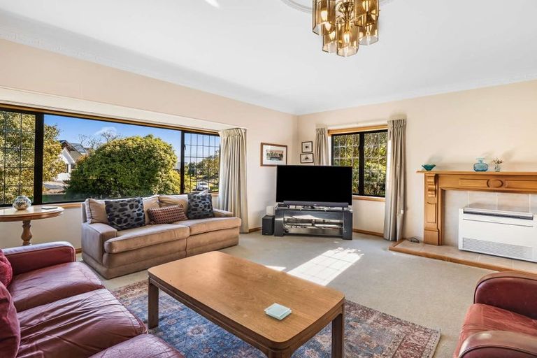 Photo of property in 43 Kilkenny Place, Fitzherbert, Palmerston North, 4410
