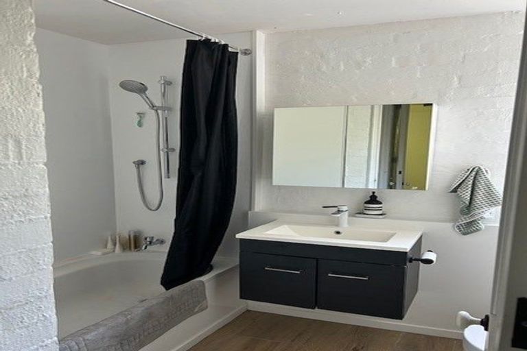 Photo of property in 141 Churton Drive, Churton Park, Wellington, 6037