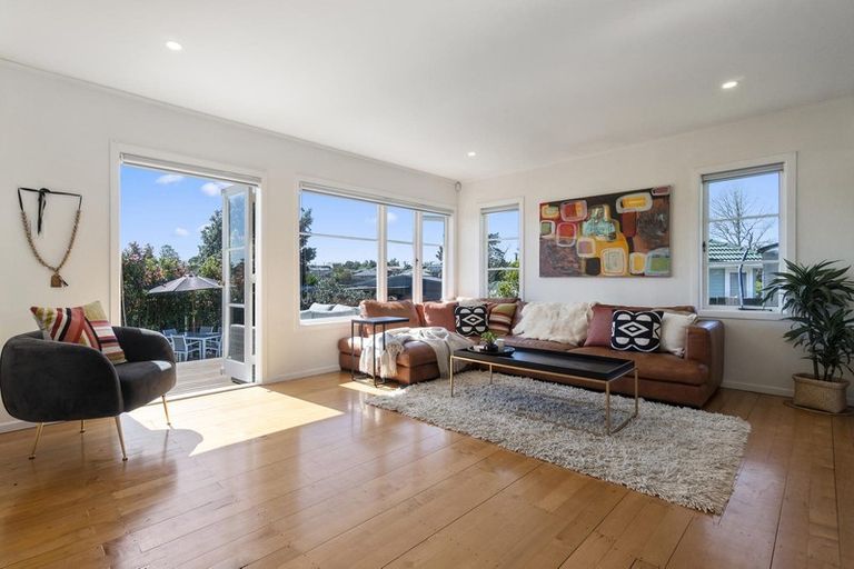 Photo of property in 4 Glenford Lane, Te Atatu Peninsula, Auckland, 0610