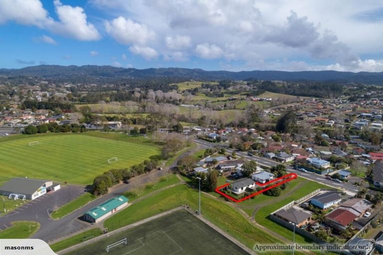Photo of property in 106 Seymour Road, Sunnyvale, Auckland, 0612
