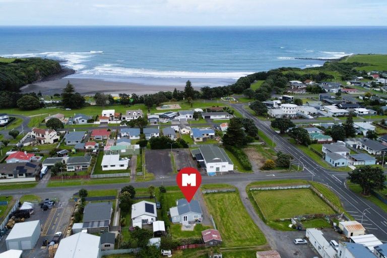 Photo of property in 39 Domett Street, Opunake, 4616