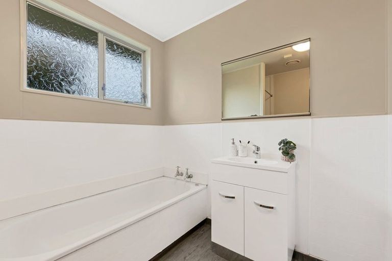 Photo of property in 1/6 Arran Crescent, Woolston, Christchurch, 8062