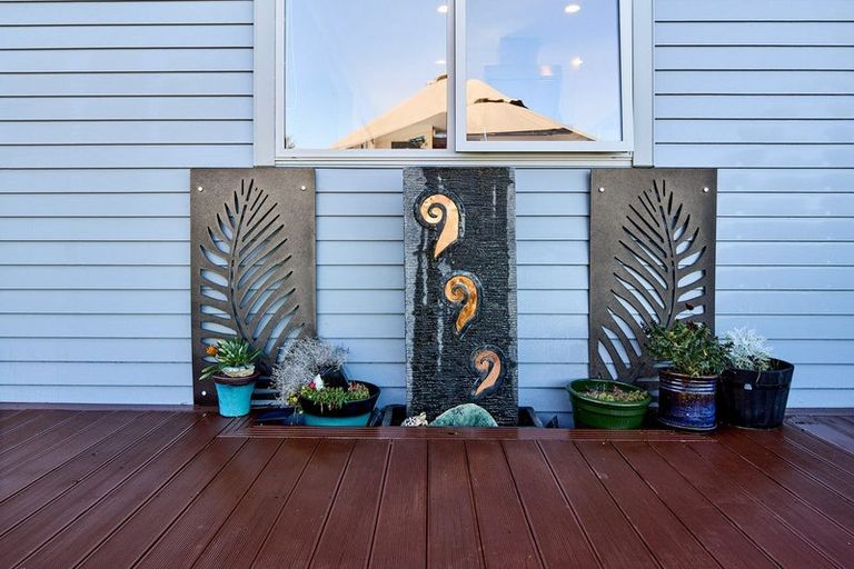 Photo of property in 92 Mana View Road, Paremata, Porirua, 5026