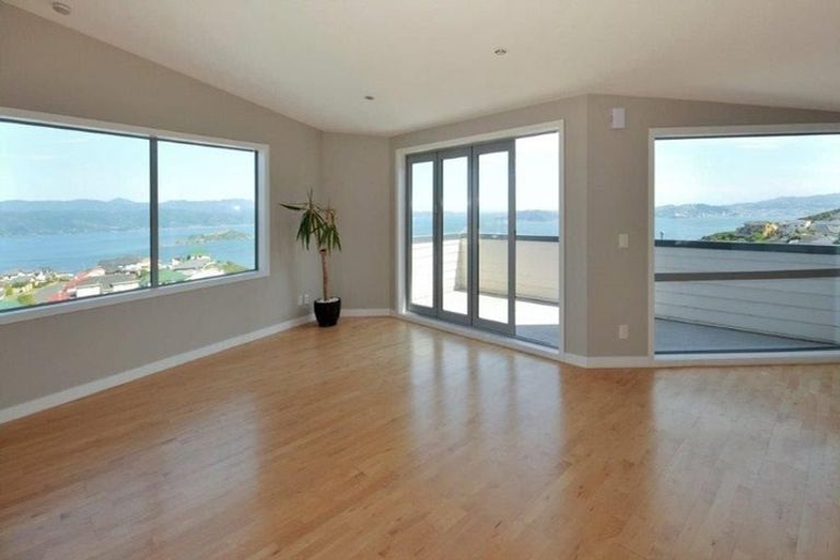 Photo of property in 12 Sunhaven Drive, Newlands, Wellington, 6037