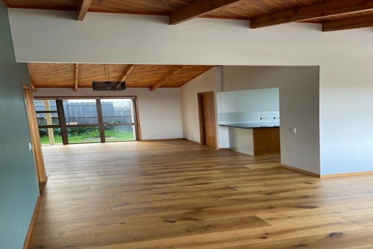 Photo of property in 1/1 Richards Avenue, Forrest Hill, Auckland, 0620