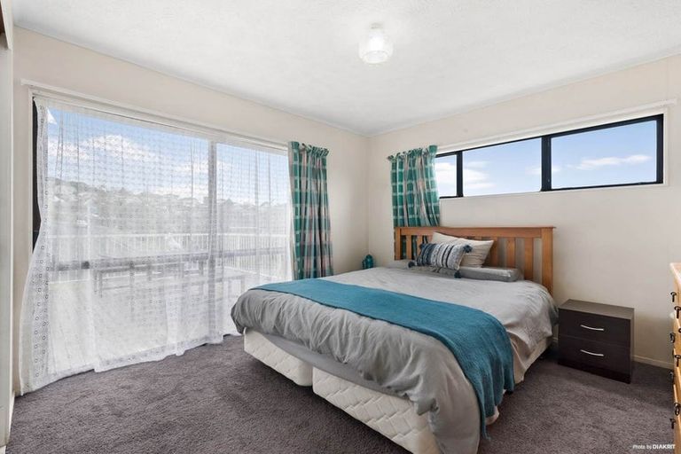 Photo of property in 37 Athena Drive, Totara Vale, Auckland, 0629