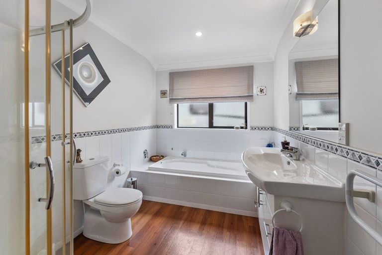 Photo of property in 15 Fairway Oaks Drive, Waikanae Beach, Waikanae, 5036