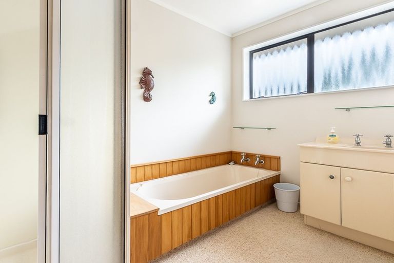 Photo of property in 2 Kanawa Street, Waikanae, 5036