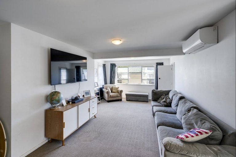 Photo of property in 1240 Cunningham Crescent, Mayfair, Hastings, 4122