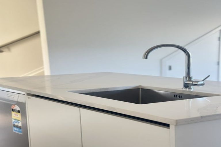 Photo of property in 16 Dorothy Thorpe Way, New Lynn, 0600