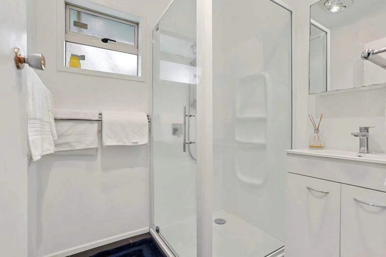 Photo of property in 5 Adriatic Avenue, Henderson, Auckland, 0612