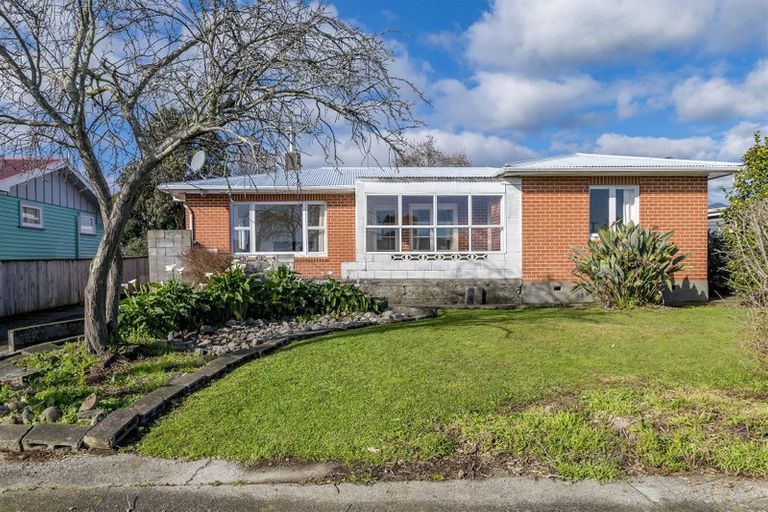Photo of property in 4 Freyberg Street, Levin, 5510