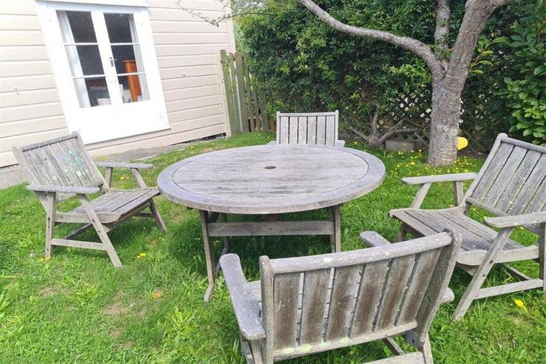 Photo of property in 24 Lincoln Street, Brooklyn, Wellington, 6021