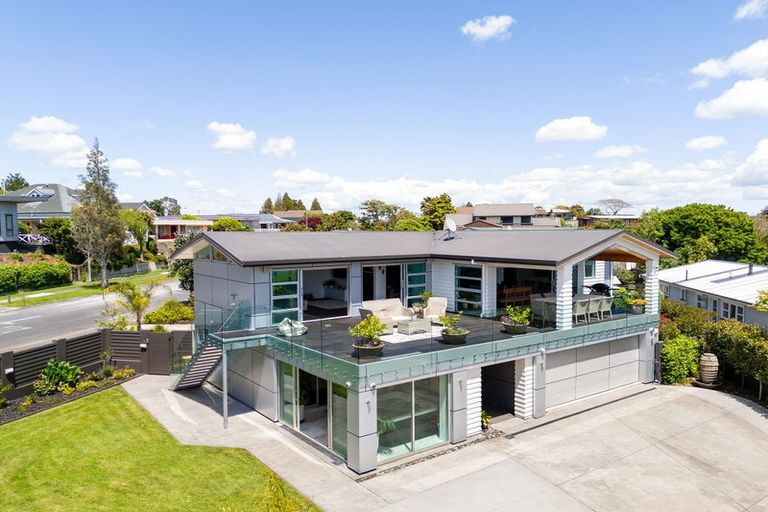 Photo of property in 163 Lake Crescent, Hamilton Lake, Hamilton, 3204