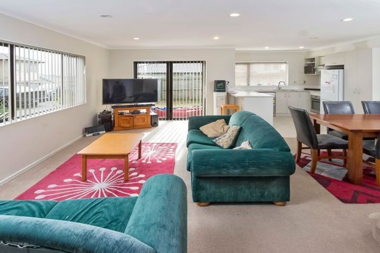 Photo of property in 71 Keri Vista Rise, Papakura, 2110