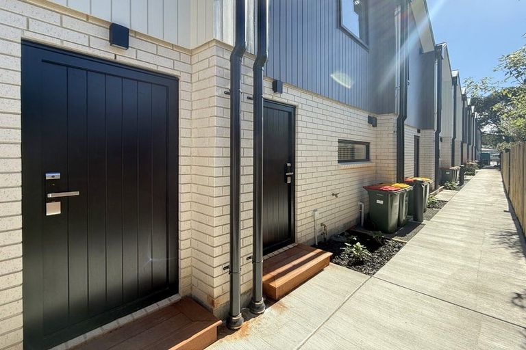 Photo of property in 2/51 Yeovil Road, Te Atatu Peninsula, Auckland, 0610