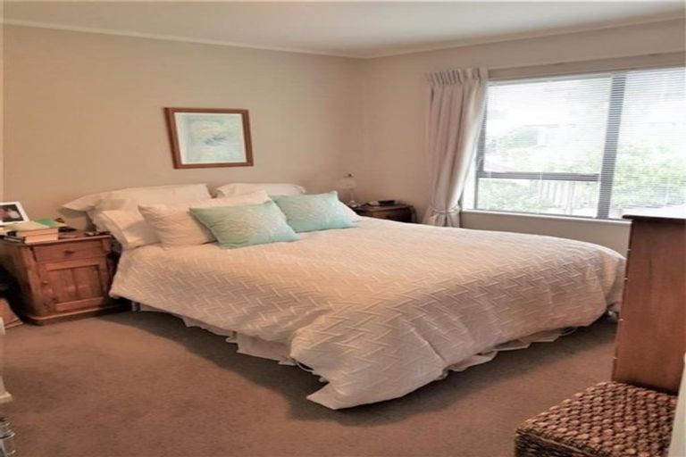 Photo of property in 1/39 Calypso Place, Rothesay Bay, Auckland, 0630