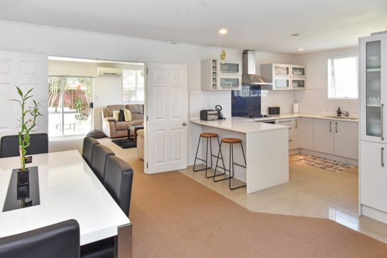 Photo of property in 15 Morewa Place, Takanini, 2112