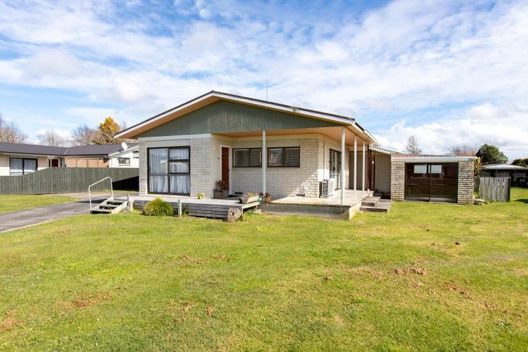 Photo of property in 2 Mcquarrie Place, Ngatea, 3503