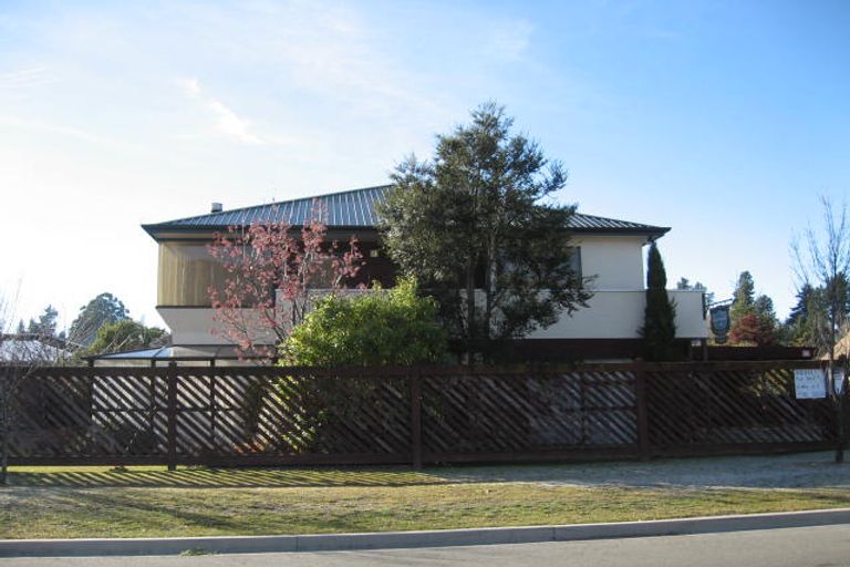 Photo of property in 58d Dungarvon Street, Wanaka, 9305