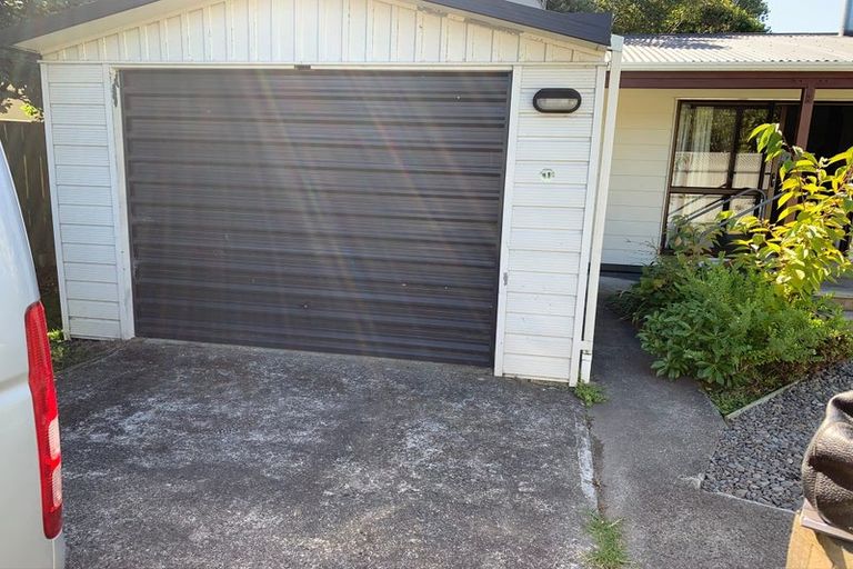 Photo of property in 35 Tiromoana Road, Raumati South, Paraparaumu, 5032