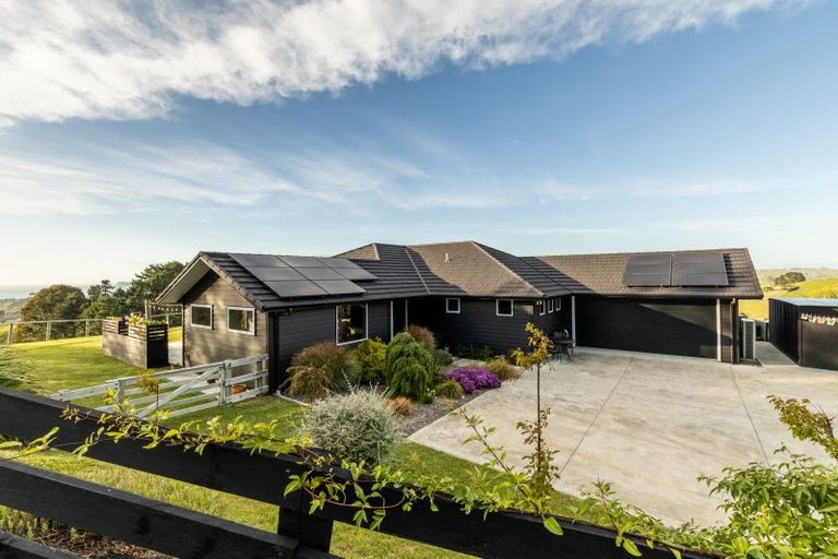 Photo of property in 204 Eskridge Drive, Eskdale, Napier, 4182