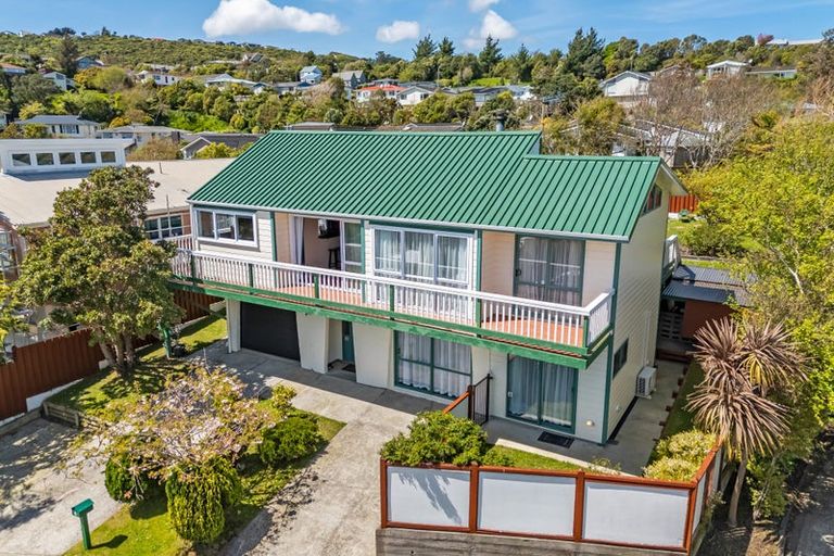 Photo of property in 6 Haast Close, Kelson, Lower Hutt, 5010