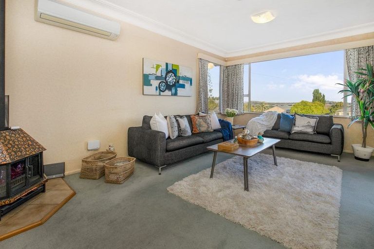 Photo of property in 4 Merville Avenue, Te Atatu South, Auckland, 0610
