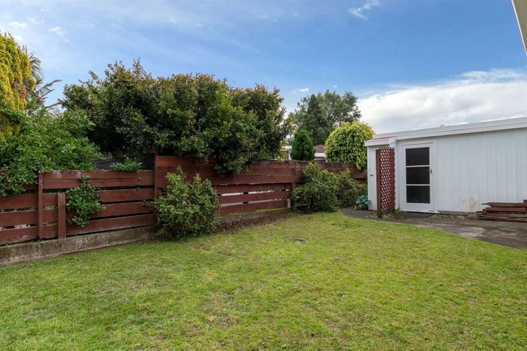 Photo of property in 2/4 Linklater Avenue, Bellevue, Tauranga, 3110