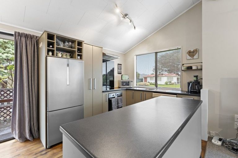 Photo of property in 23 Peppertree Glade, Kelvin Grove, Palmerston North, 4414