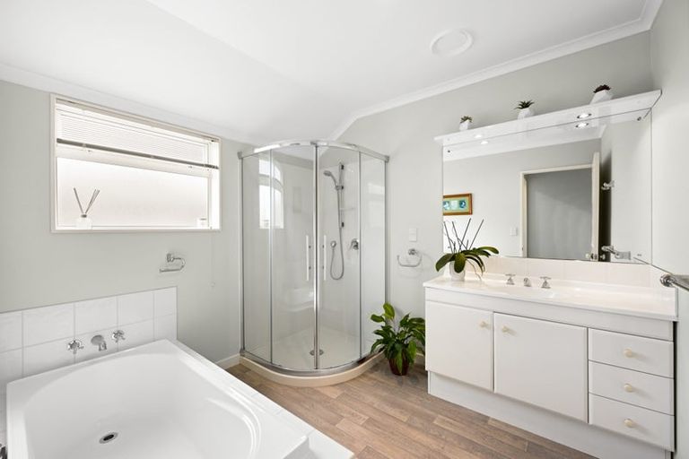 Photo of property in 56 Ayrshire Drive, Grandview Heights, Hamilton, 3200