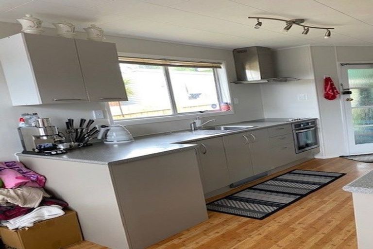 Photo of property in 11 Surman Place, Glen Eden, Auckland, 0602