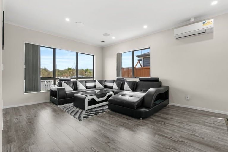 Photo of property in 26 Softwood Avenue, Takanini, 2110