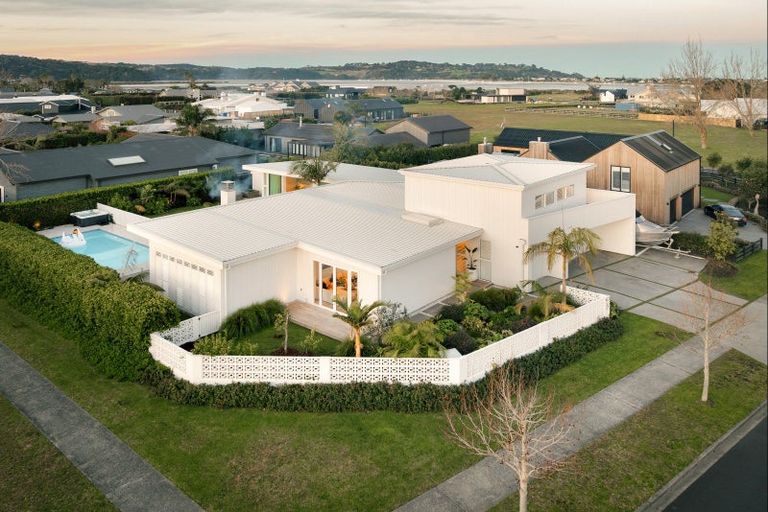 Photo of property in 11 Shearwater Lane, Point Wells, 0986