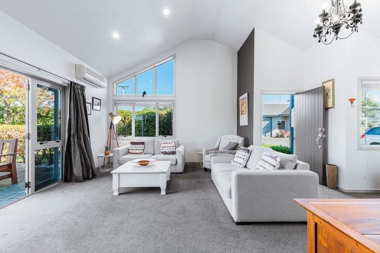 Photo of property in 15 Parata Street, Two Mile Bay, Taupo, 3330