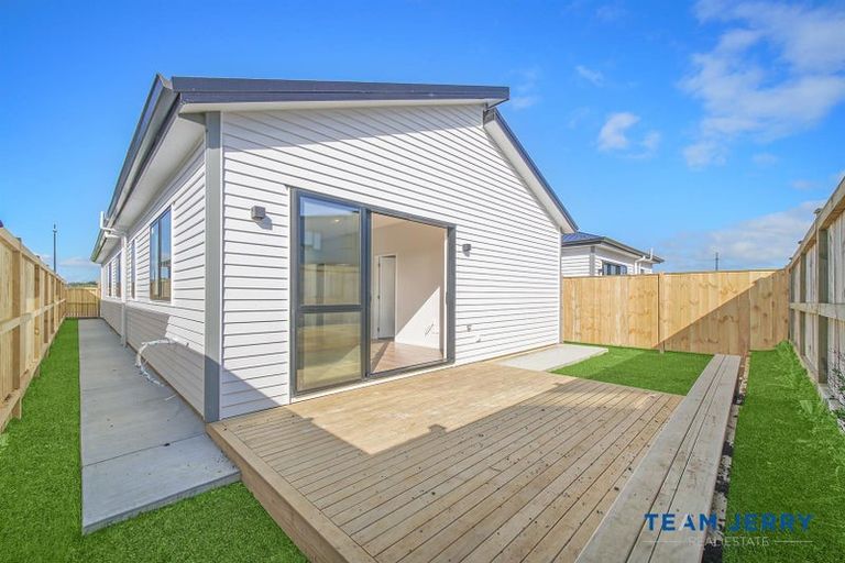 Photo of property in 27 Huringa Road, Karaka, 2113