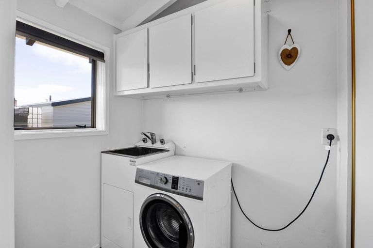 Photo of property in 10 Kamahi Avenue, Hawera, 4610