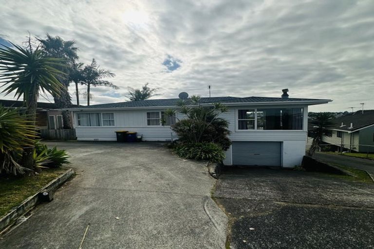 Photo of property in 1/54 Target Road, Totara Vale, Auckland, 0629
