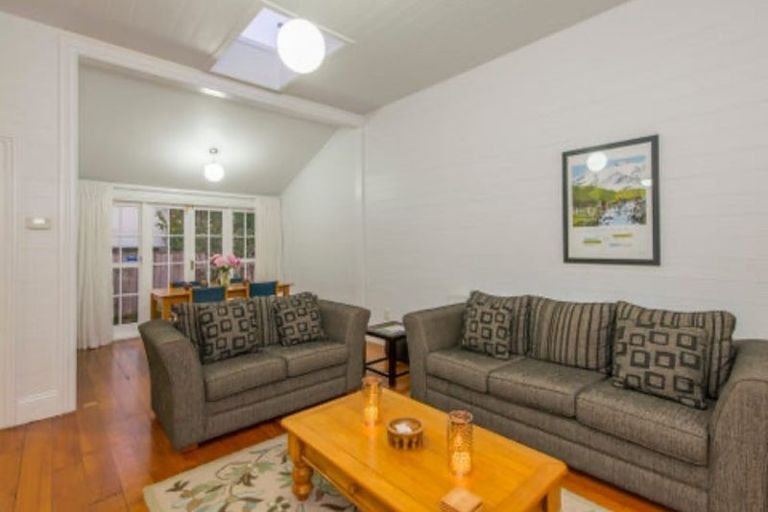 Photo of property in 3 Aorangi Terrace, Thorndon, Wellington, 6011