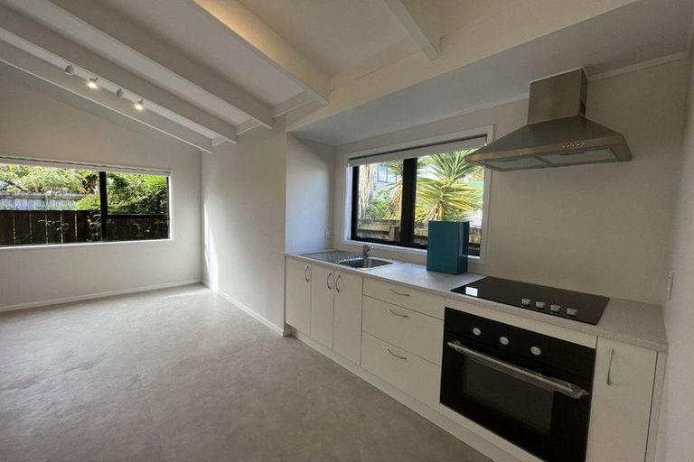 Photo of property in 7 Vera Road, Te Atatu South, Auckland, 0610