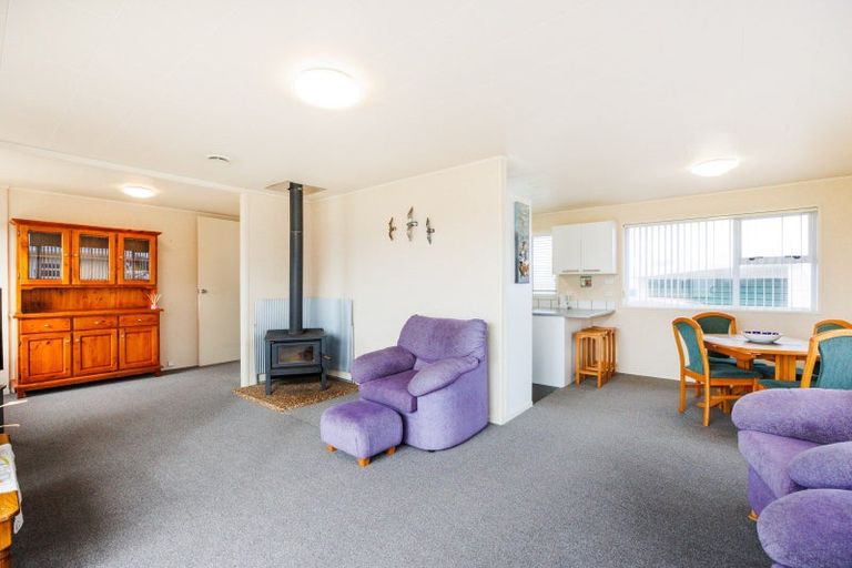 Photo of property in 20 Thomas Place, Foxton Beach, Foxton, 4815