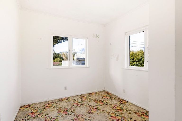 Photo of property in 22 Lowtherhurst Road, Massey, Auckland, 0614