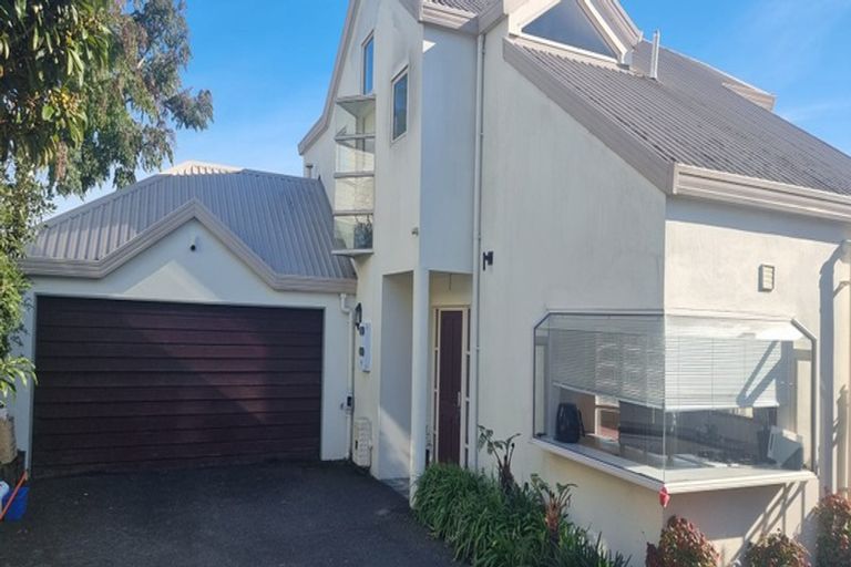 Photo of property in 2/86 Birkenhead Avenue, Birkenhead, Auckland, 0626