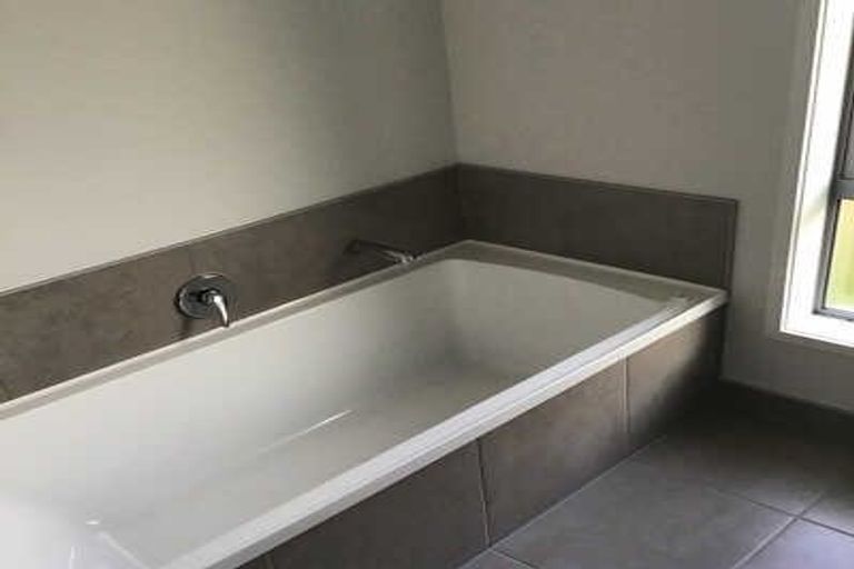 Photo of property in 13 Parton Road, Pukekohe, 2120