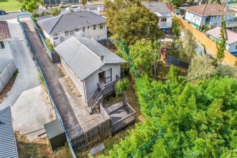 Photo of property in 14 Barnfield Place, Glendene, Auckland, 0602