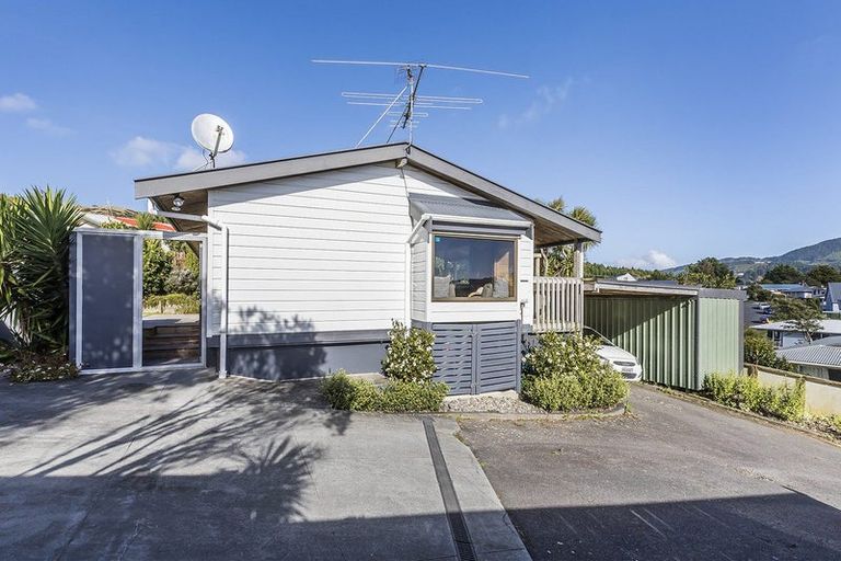 Photo of property in 16 Apple Terrace, Ranui, Porirua, 5024