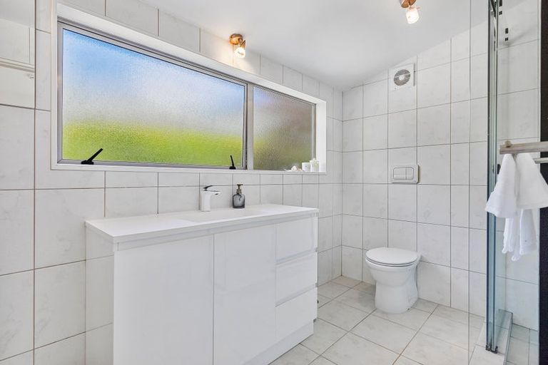 Photo of property in 68b Verran Road, Birkdale, Auckland, 0626