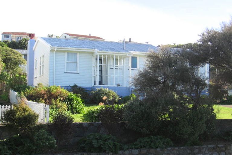 Photo of property in 100 Te Pene Avenue, Titahi Bay, Porirua, 5022