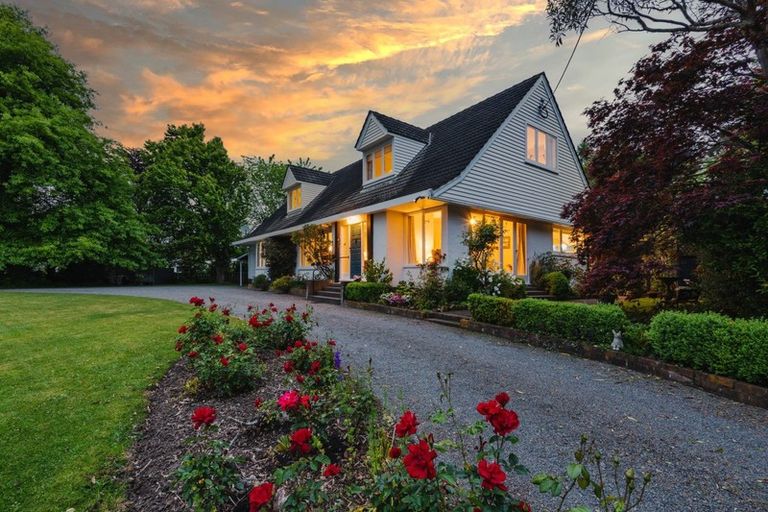 Photo of property in 35 Wanganui Road, Marton, 4710